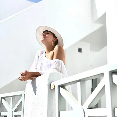 Fira Center Freedom Rooms